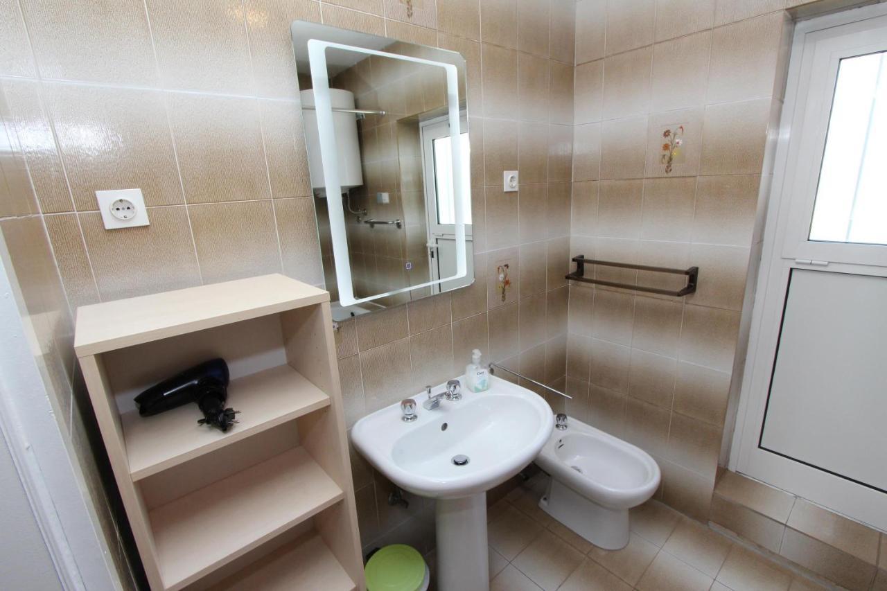 Apartments Knezovic ロヴィニ エクステリア 写真