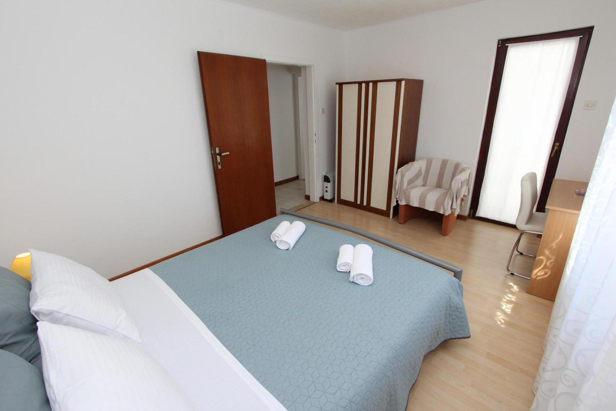 Apartments Knezovic ロヴィニ 部屋 写真