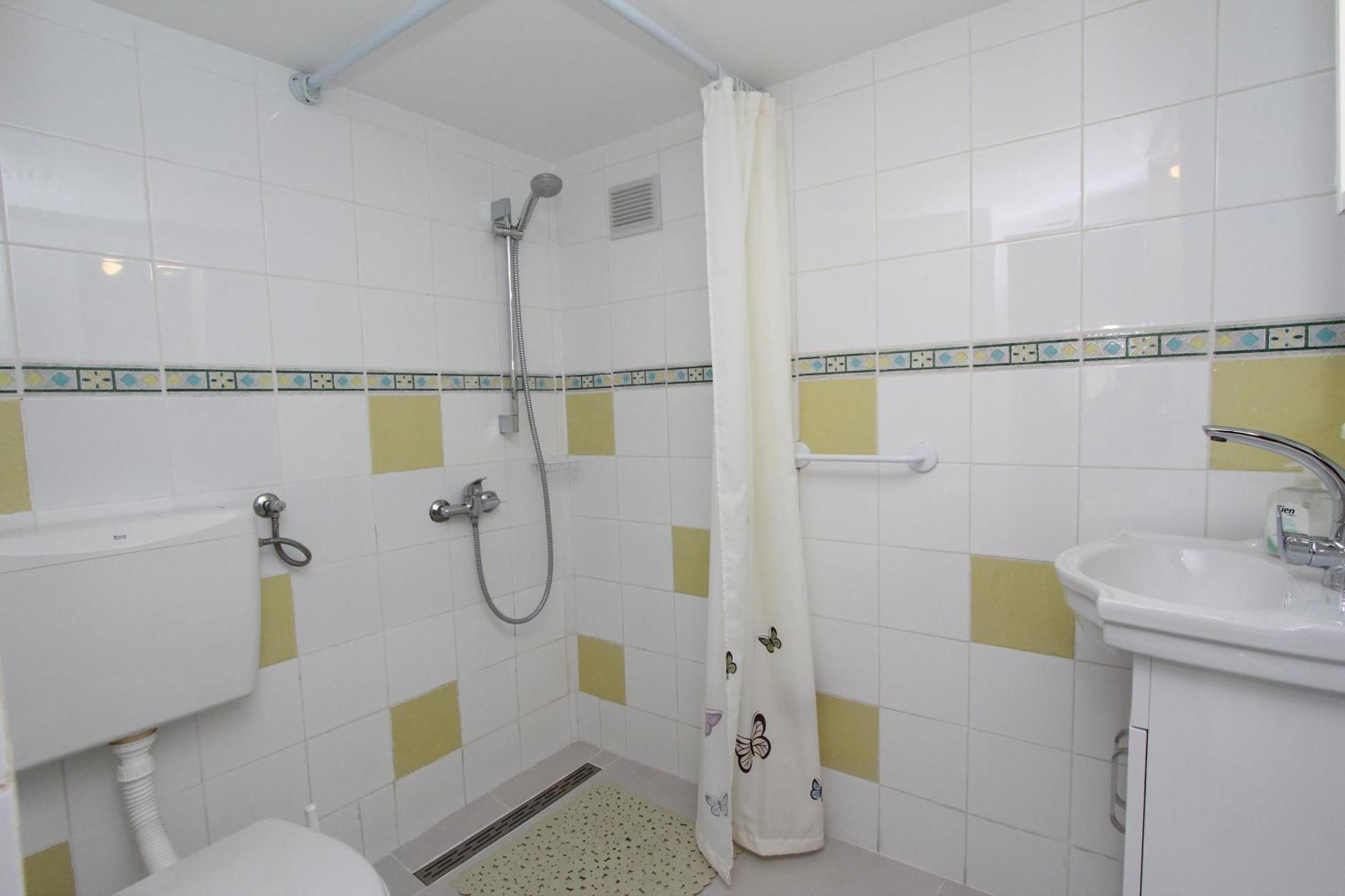 Apartments Knezovic ロヴィニ 部屋 写真