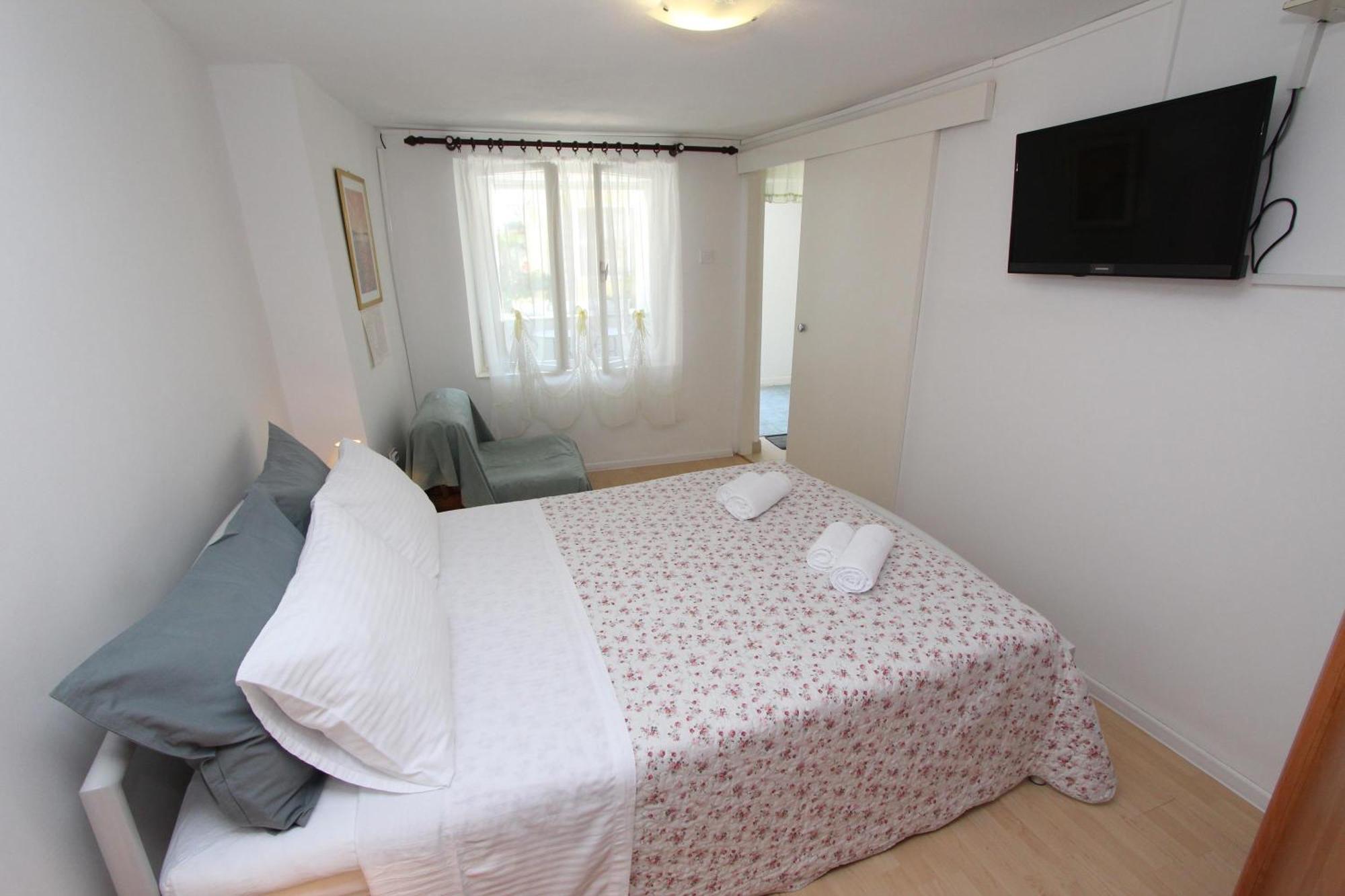 Apartments Knezovic ロヴィニ 部屋 写真