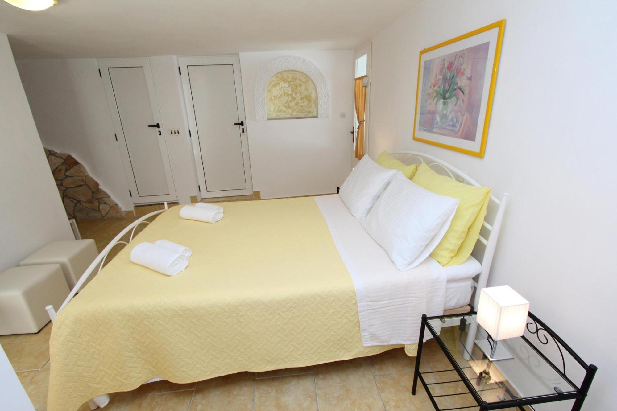 Apartments Knezovic ロヴィニ 部屋 写真