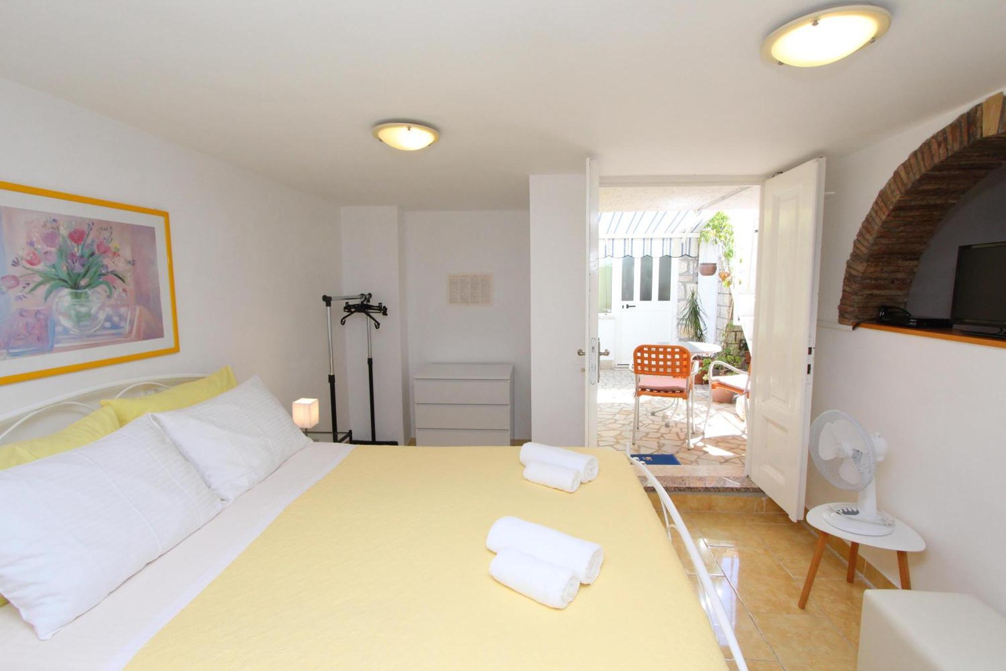 Apartments Knezovic ロヴィニ 部屋 写真