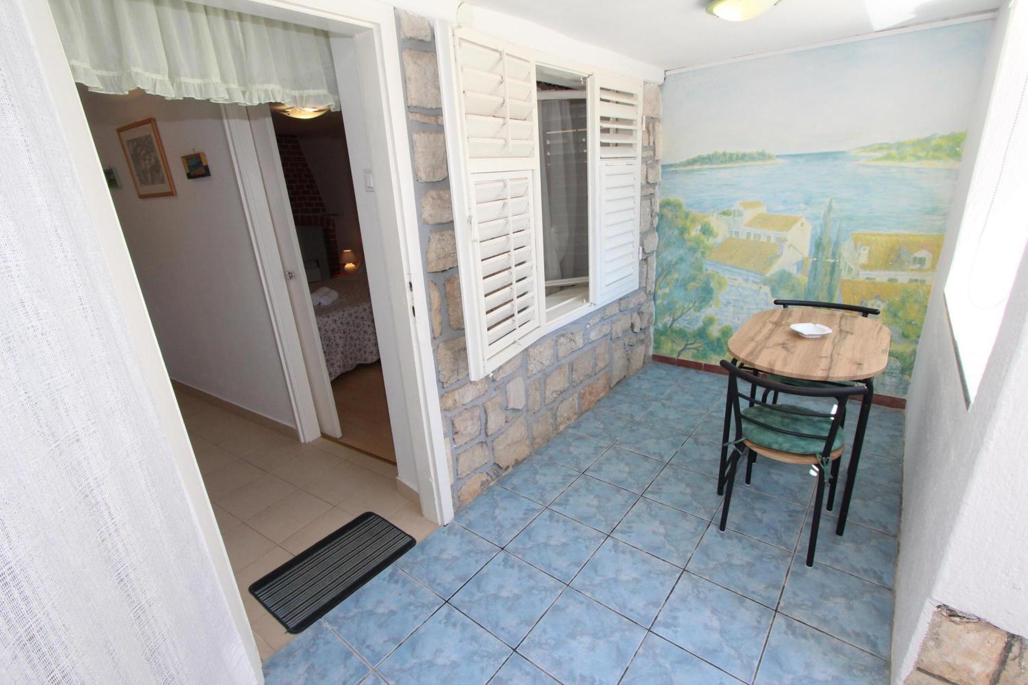Apartments Knezovic ロヴィニ 部屋 写真