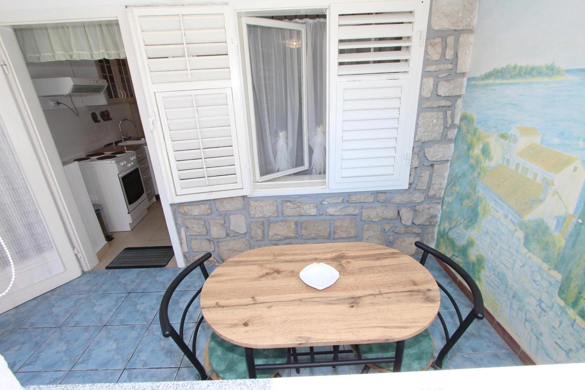 Apartments Knezovic ロヴィニ 部屋 写真