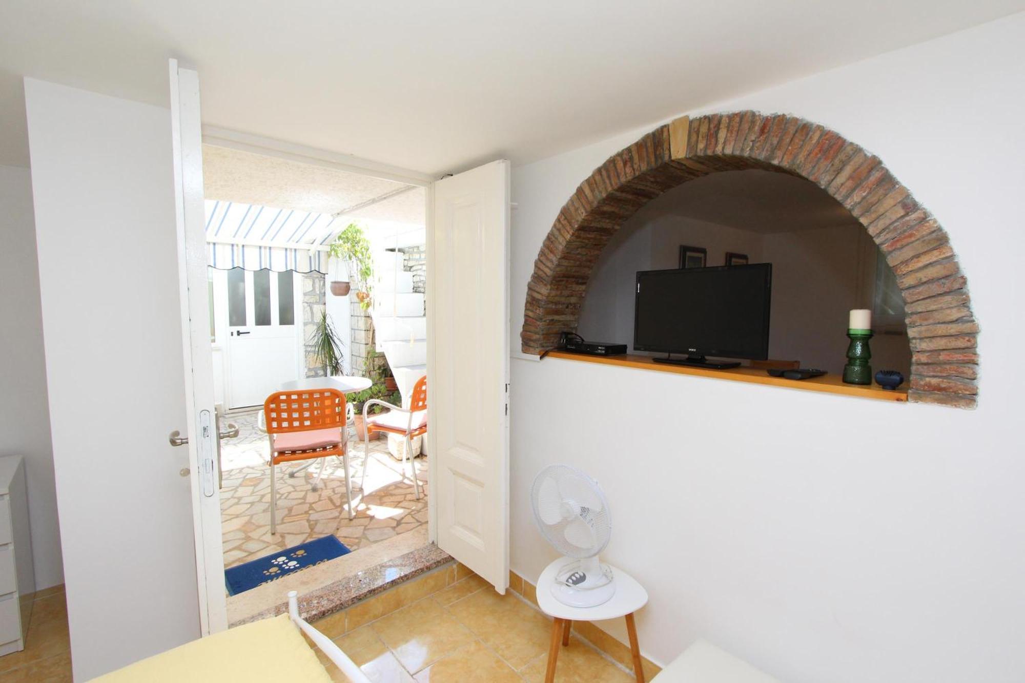 Apartments Knezovic ロヴィニ 部屋 写真